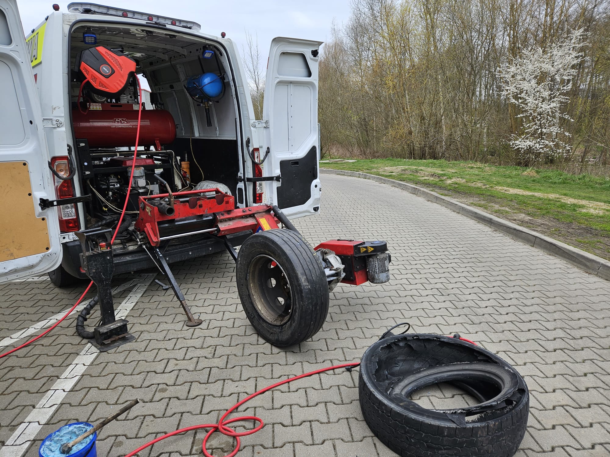 Pomoc drogowa, holowanie i mobilna wulkanizacja Byczyna