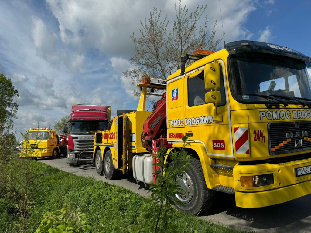Wyciąganie pojazdów z rowów na DK46 – kiedy jest konieczne?